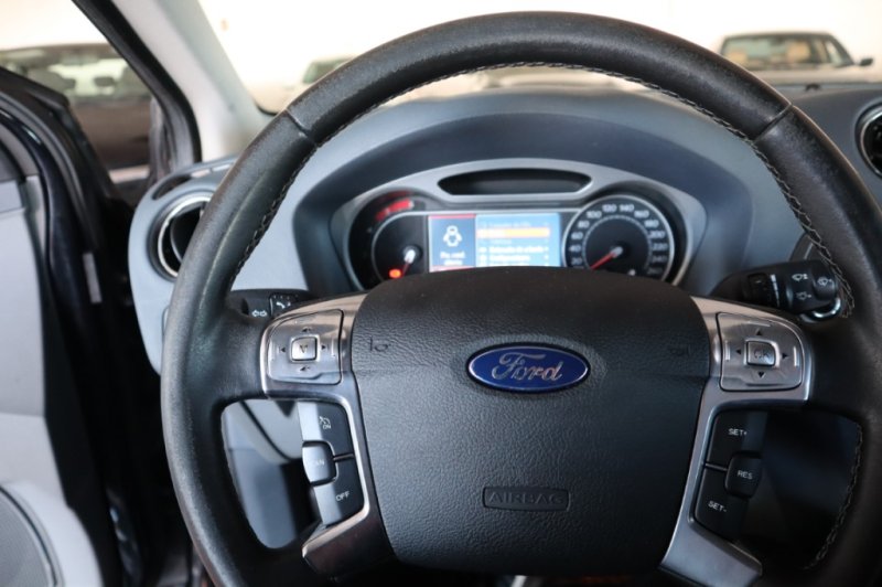 FORD MONDEO 2.0 TURBO DIESEL CON 5 PUERTAS