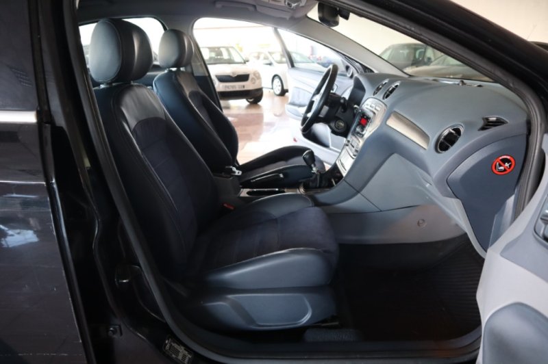 FORD MONDEO 2.0 TURBO DIESEL CON 5 PUERTAS