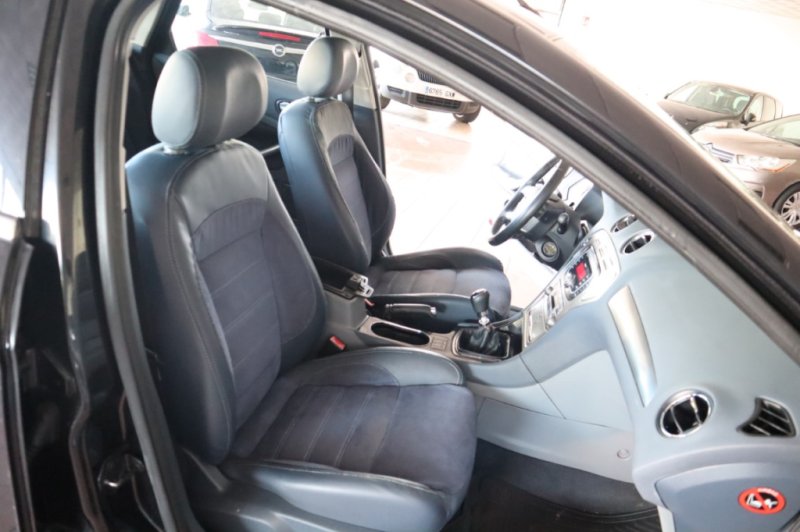 FORD MONDEO 2.0 TURBO DIESEL CON 5 PUERTAS
