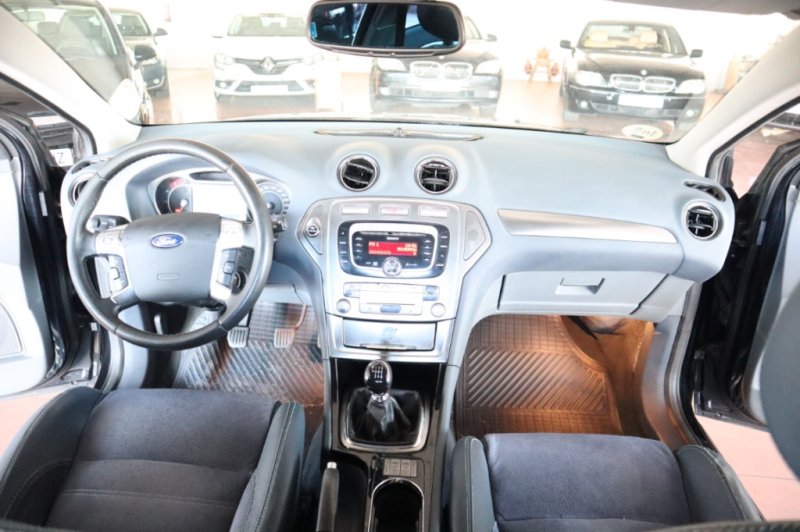 FORD MONDEO 2.0 TURBO DIESEL CON 5 PUERTAS
