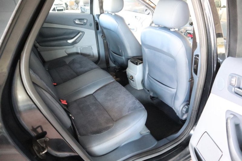 FORD MONDEO 2.0 TURBO DIESEL CON 5 PUERTAS