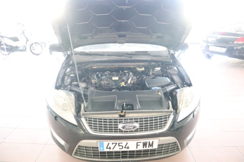 FORD MONDEO 2.0 TURBO DIESEL CON 5 PUERTAS