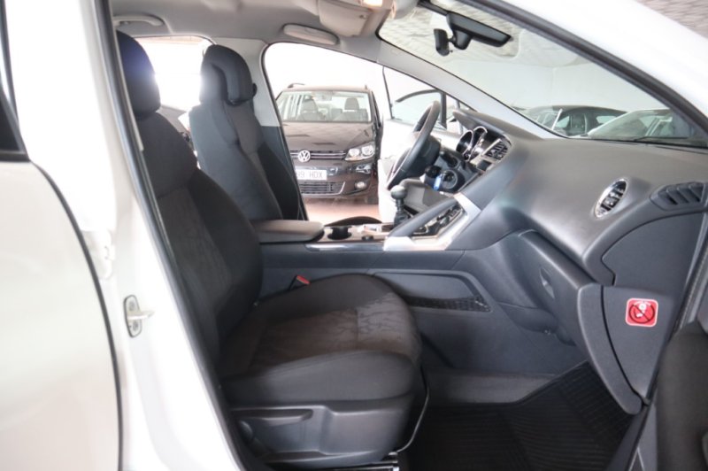 PEUGEOT 3008 1600 HDI TURBO DIESEL DE 112 CV Y 6 VEL.