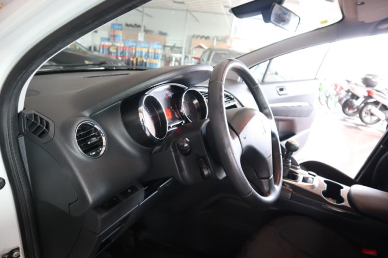 PEUGEOT 3008 1600 HDI TURBO DIESEL DE 112 CV Y 6 VEL.