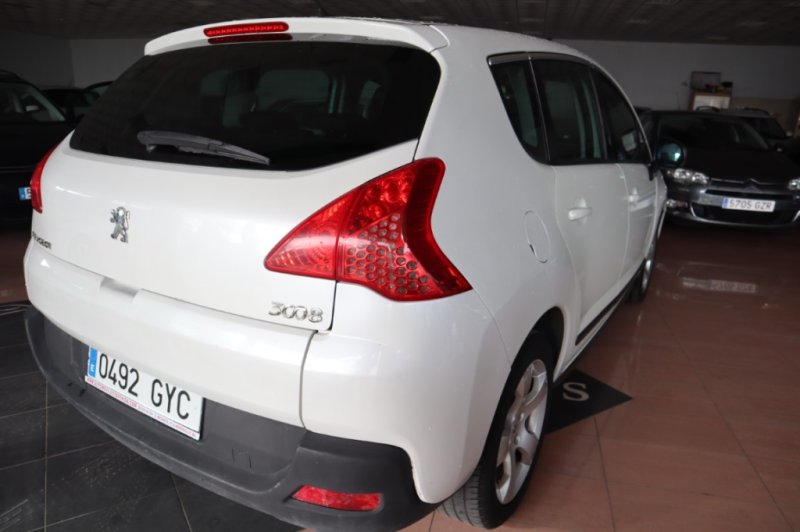 PEUGEOT 3008 1600 HDI TURBO DIESEL DE 112 CV Y 6 VEL.