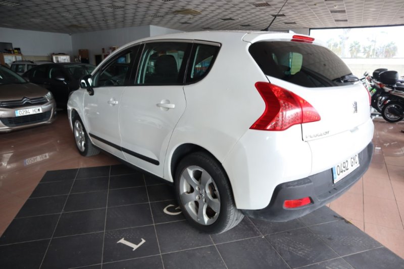 PEUGEOT 3008 1600 HDI TURBO DIESEL DE 112 CV Y 6 VEL.