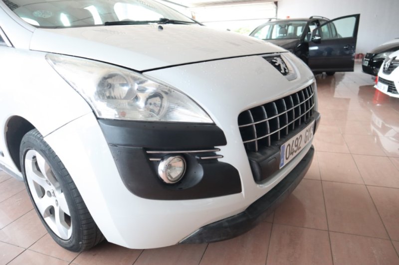 PEUGEOT 3008 1600 HDI TURBO DIESEL DE 112 CV Y 6 VEL.