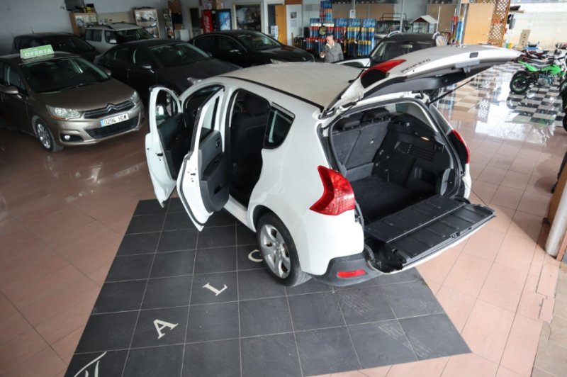 PEUGEOT 3008 1600 HDI TURBO DIESEL DE 112 CV Y 6 VEL.