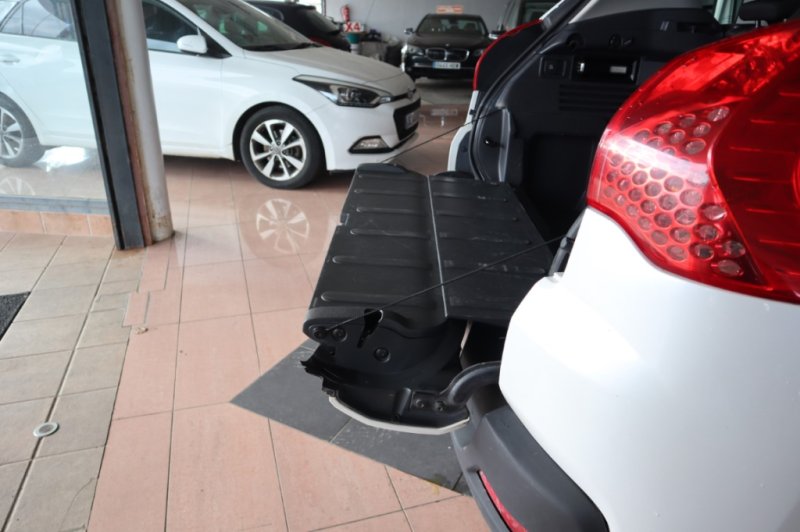 PEUGEOT 3008 1600 HDI TURBO DIESEL DE 112 CV Y 6 VEL.