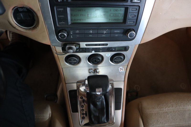 VOLKSWAGEN PASSAT 2.0 TDI 140 CV CON CAMBIO AUTOMATICO