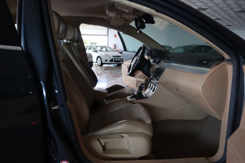 VOLKSWAGEN PASSAT 2.0 TDI 140 CV CON CAMBIO AUTOMATICO