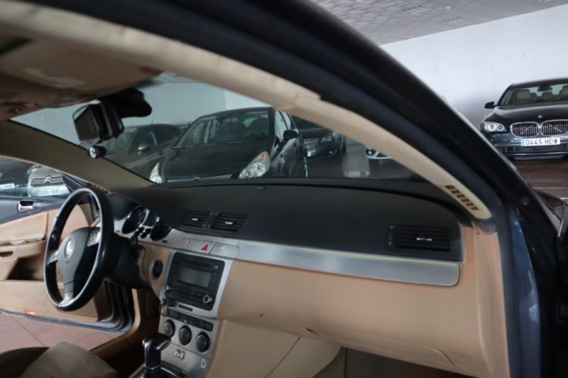 VOLKSWAGEN PASSAT 2.0 TDI 140 CV CON CAMBIO AUTOMATICO