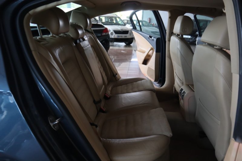 VOLKSWAGEN PASSAT 2.0 TDI 140 CV CON CAMBIO AUTOMATICO
