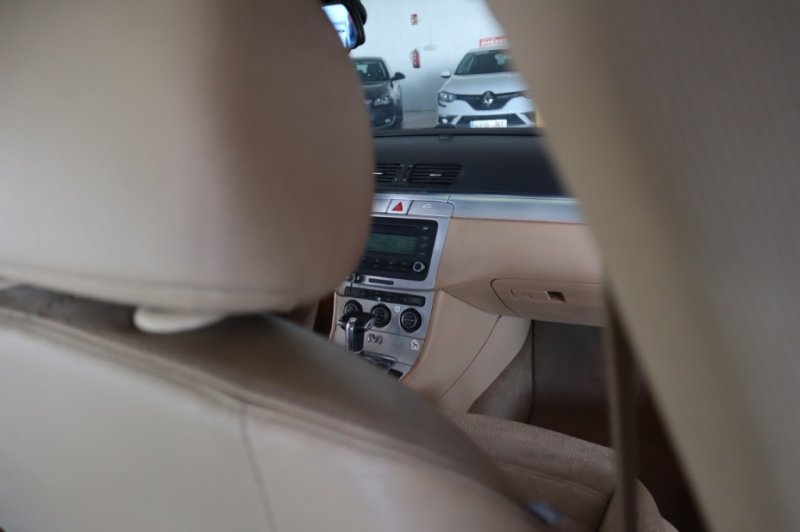 VOLKSWAGEN PASSAT 2.0 TDI 140 CV CON CAMBIO AUTOMATICO