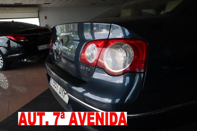VOLKSWAGEN PASSAT 2.0 TDI 140 CV CON CAMBIO AUTOMATICO