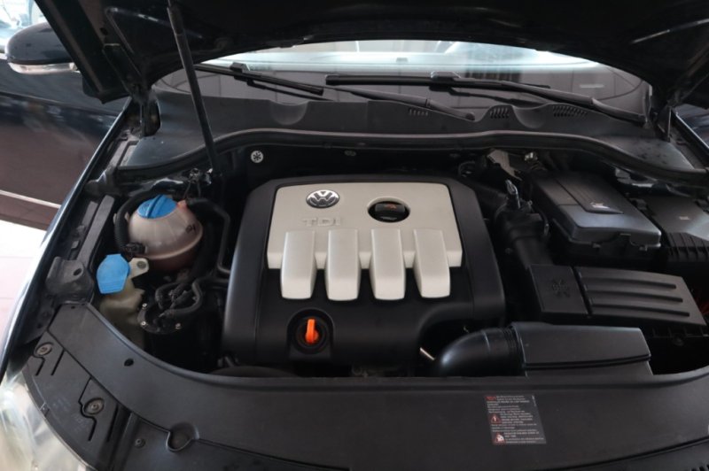 VOLKSWAGEN PASSAT 2.0 TDI 140 CV CON CAMBIO AUTOMATICO