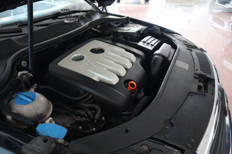 VOLKSWAGEN PASSAT 2.0 TDI 140 CV CON CAMBIO AUTOMATICO