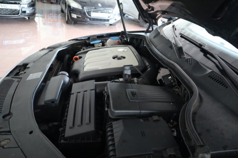 VOLKSWAGEN PASSAT 2.0 TDI 140 CV CON CAMBIO AUTOMATICO