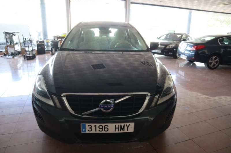 VOLVO XC-60 TODO TERRENO CON 215 CV AUTOMATICO