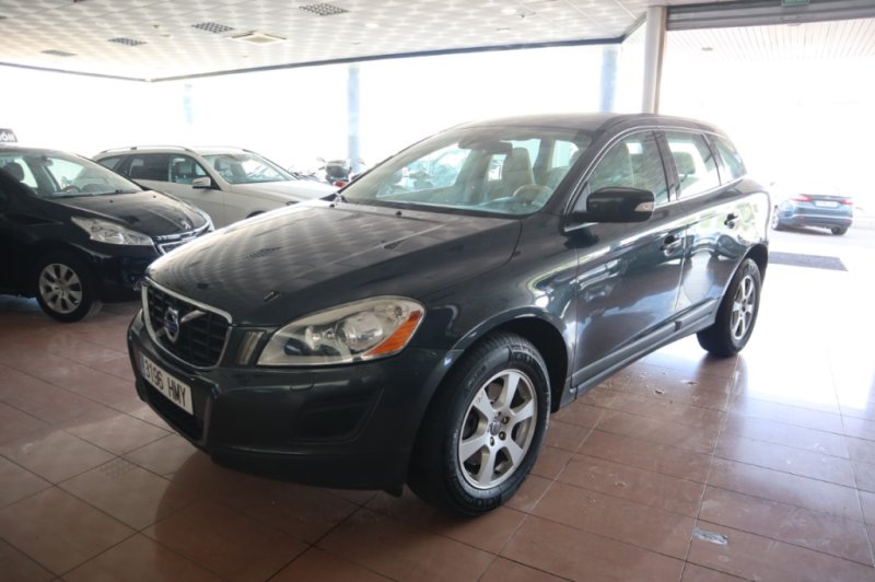 VOLVO XC-60 TODO TERRENO CON 215 CV AUTOMATICO