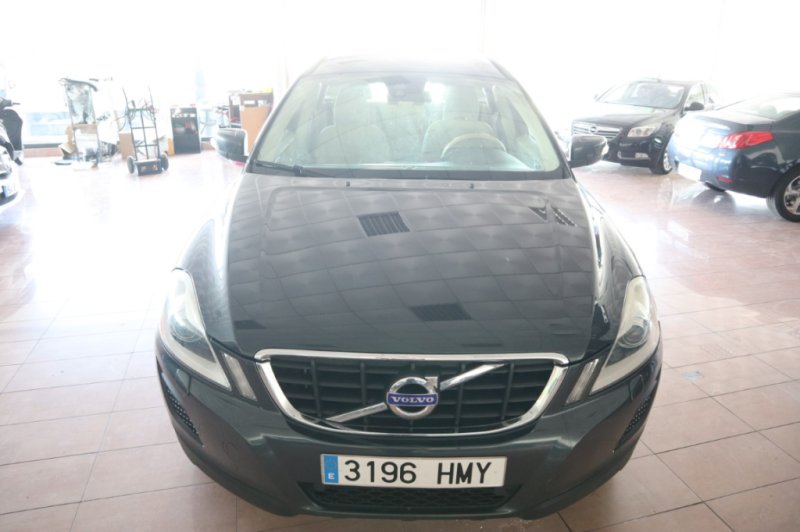 VOLVO XC-60 TODO TERRENO CON 215 CV AUTOMATICO
