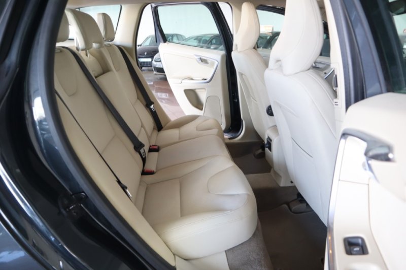VOLVO XC-60 TODO TERRENO CON 215 CV AUTOMATICO