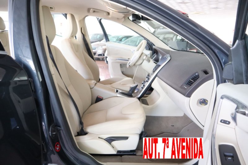 VOLVO XC-60 TODO TERRENO CON 215 CV AUTOMATICO