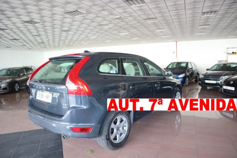 VOLVO XC-60 TODO TERRENO CON 215 CV AUTOMATICO