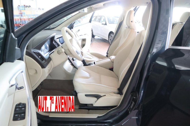 VOLVO XC-60 TODO TERRENO CON 215 CV AUTOMATICO