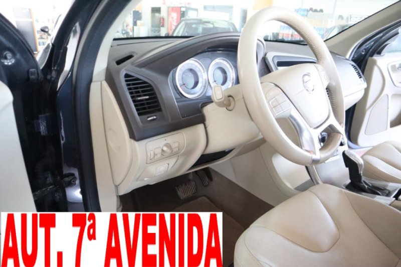 VOLVO XC-60 TODO TERRENO CON 215 CV AUTOMATICO