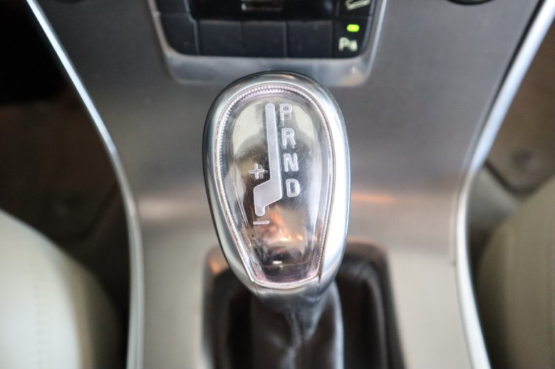VOLVO XC-60 TODO TERRENO CON 215 CV AUTOMATICO