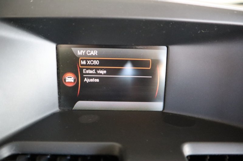VOLVO XC-60 TODO TERRENO CON 215 CV AUTOMATICO
