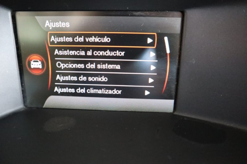VOLVO XC-60 TODO TERRENO CON 215 CV AUTOMATICO