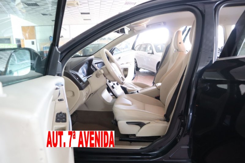 VOLVO XC-60 TODO TERRENO CON 215 CV AUTOMATICO