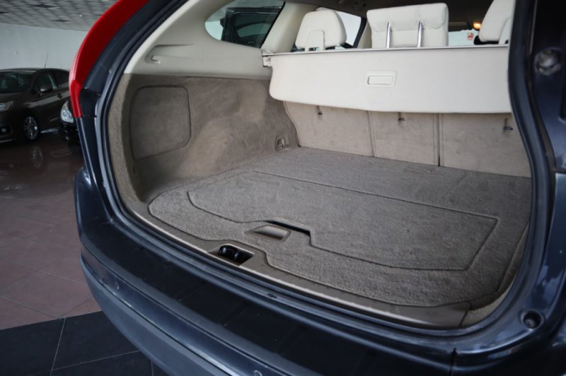 VOLVO XC-60 TODO TERRENO CON 215 CV AUTOMATICO