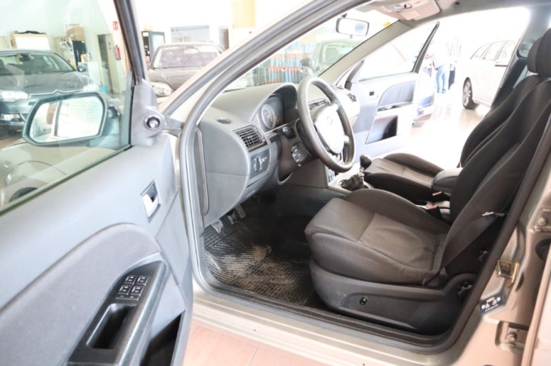FORD MONDEO 2000 TURBO DIESEL CON 115 CV