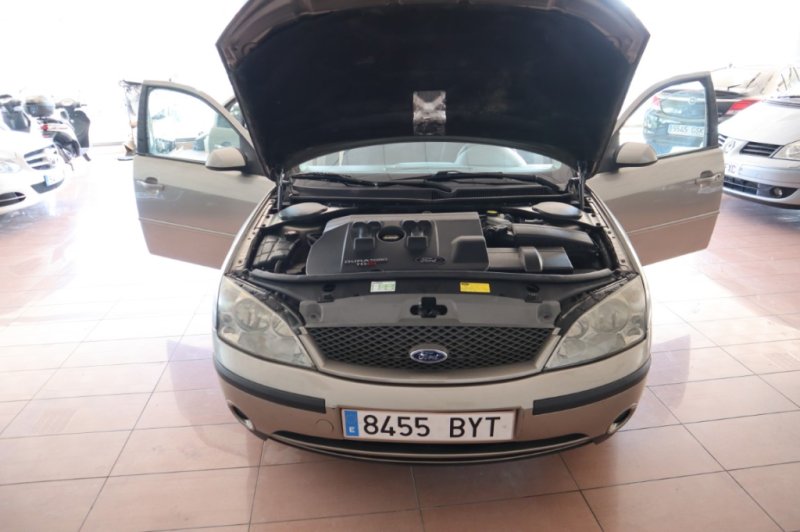 FORD MONDEO 2000 TURBO DIESEL CON 115 CV