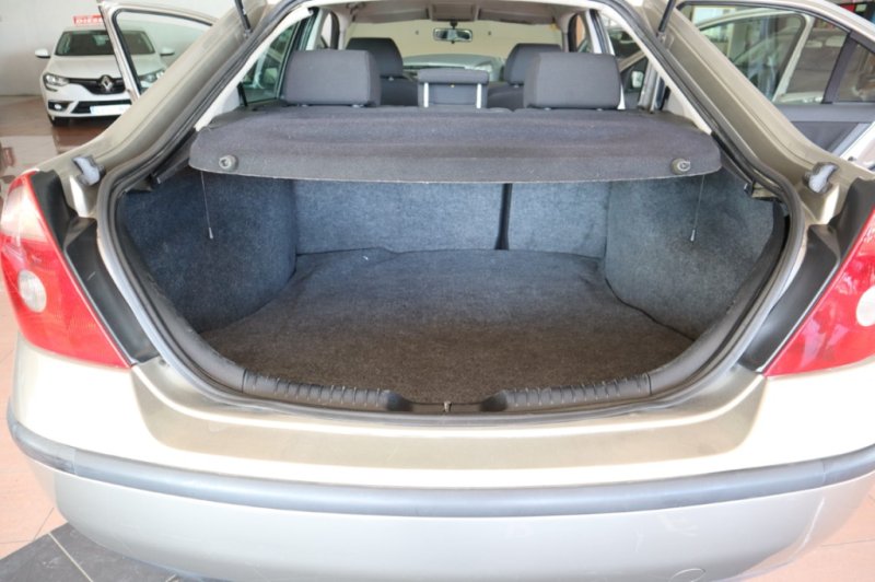 FORD MONDEO 2000 TURBO DIESEL CON 115 CV