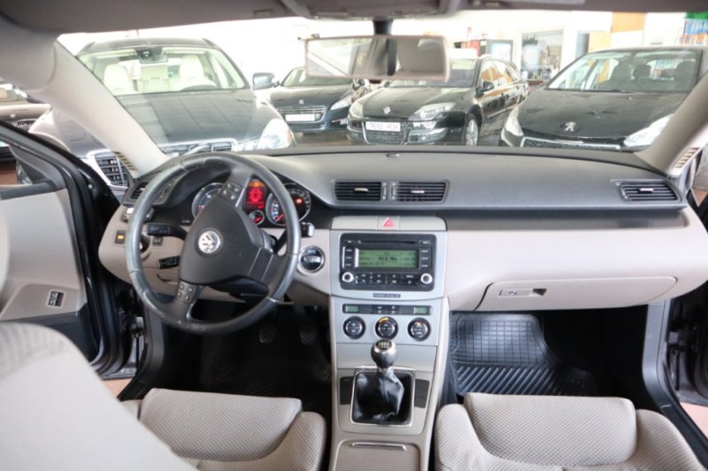 VOLKSWAGEN PASSAT 2.0 TDI CON 6 VELOCIDADES