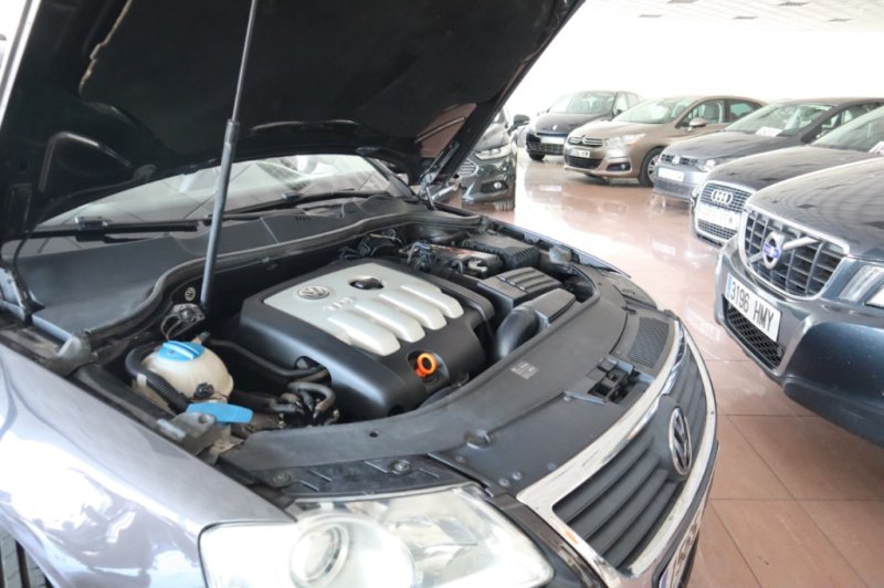 VOLKSWAGEN PASSAT 2.0 TDI CON 6 VELOCIDADES
