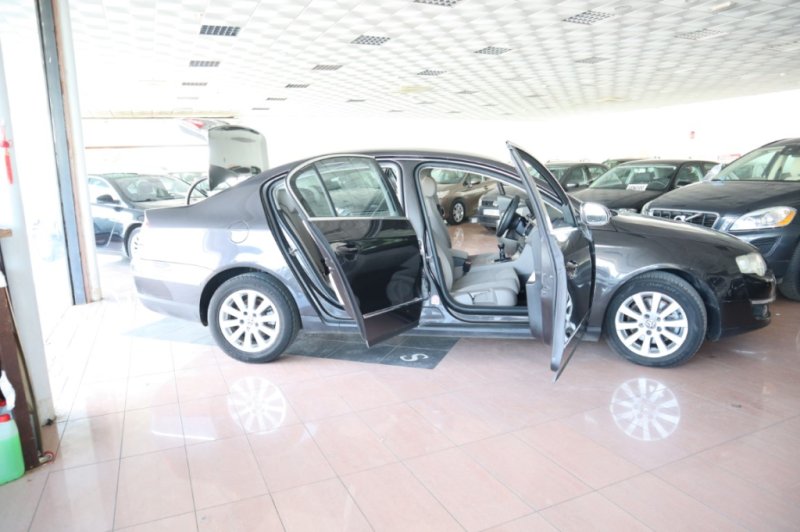VOLKSWAGEN PASSAT 2.0 TDI CON 6 VELOCIDADES