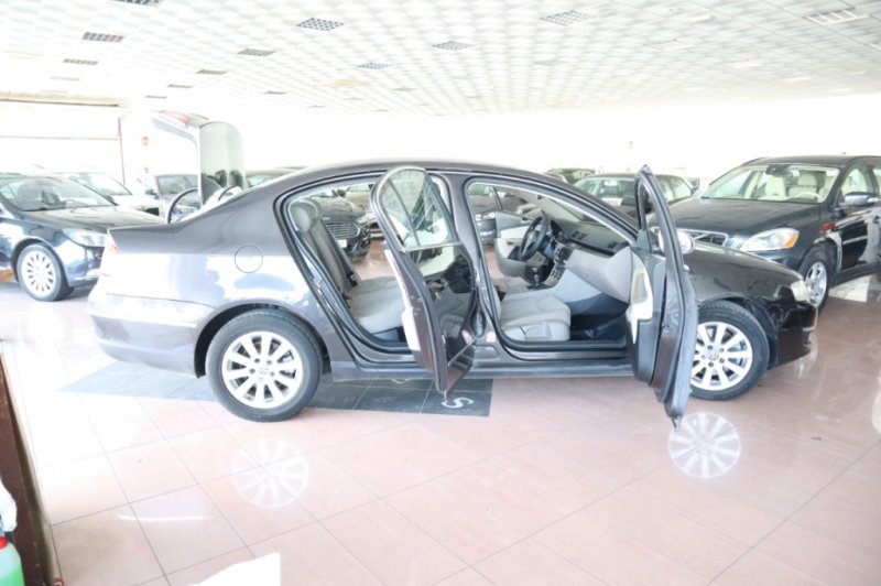 VOLKSWAGEN PASSAT 2.0 TDI CON 6 VELOCIDADES