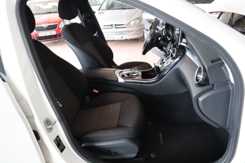 MERCEDES-BENZ C 200 TURBO DIESEL CON CAMBIO AUTOMATICO