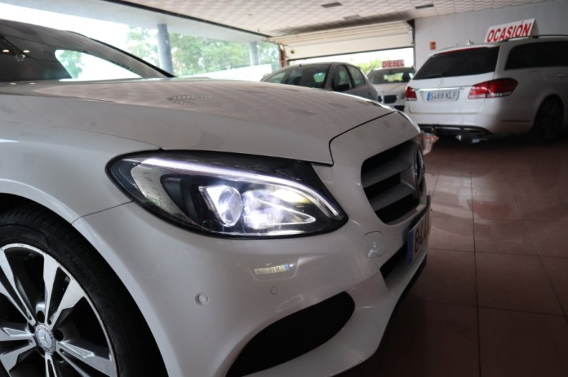 MERCEDES-BENZ C 200 TURBO DIESEL CON CAMBIO AUTOMATICO