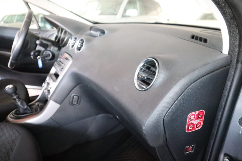 PEUGEOT 308 1600 HDI CON 110 CV