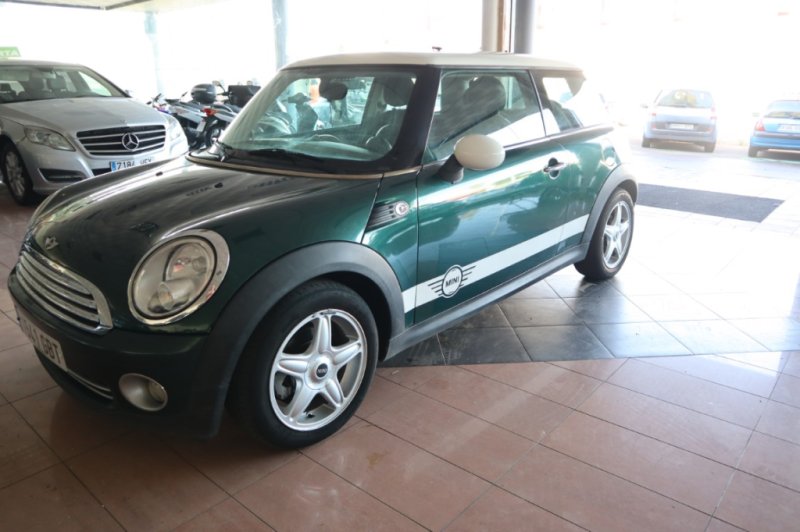MINI COOPER 1600 CC INYECCION DE GASOLINA CON 120 CV