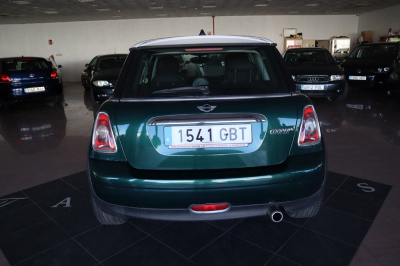 MINI COOPER 1600 CC INYECCION DE GASOLINA CON 120 CV