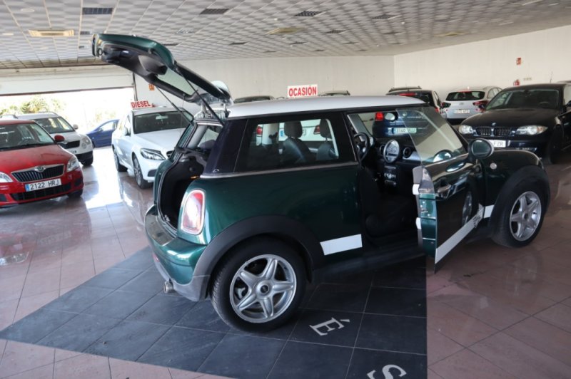 MINI COOPER 1600 CC INYECCION DE GASOLINA CON 120 CV