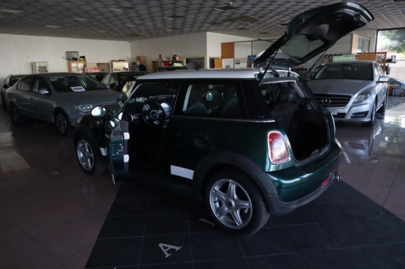 MINI COOPER 1600 CC INYECCION DE GASOLINA CON 120 CV