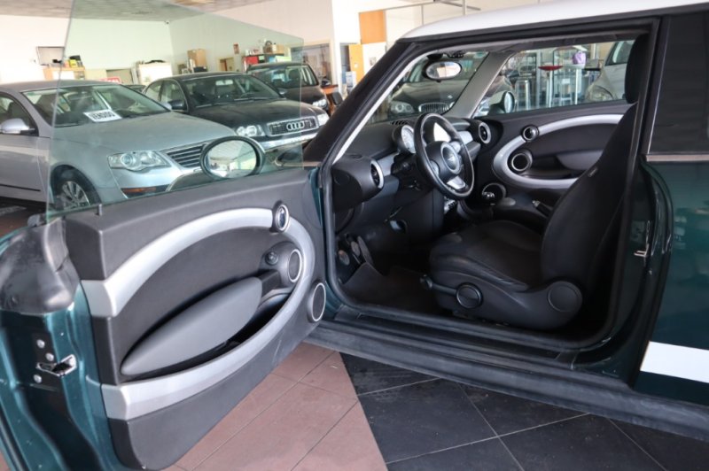 MINI COOPER 1600 CC INYECCION DE GASOLINA CON 120 CV